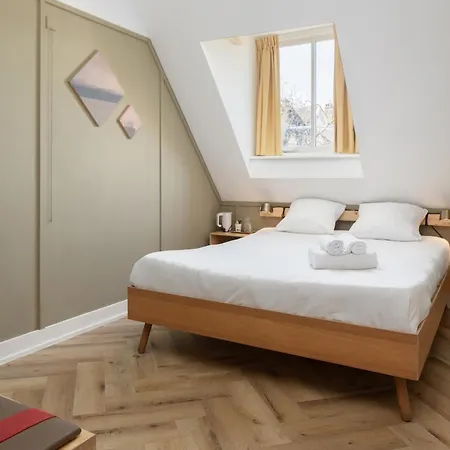 Light Hotel 3*