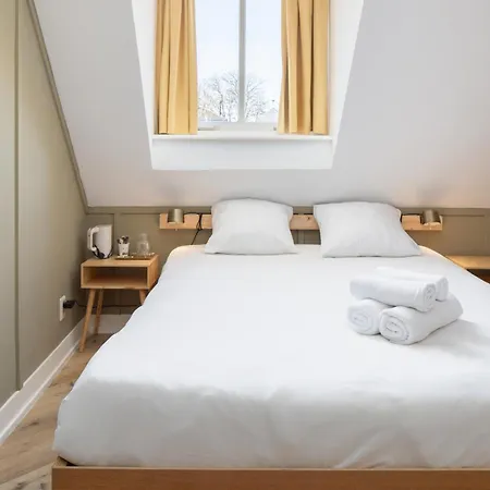 Light Hotel 3*